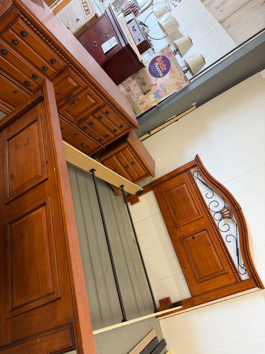 Queen Wood Headboard, Footboard, Dresser, & Nightstand